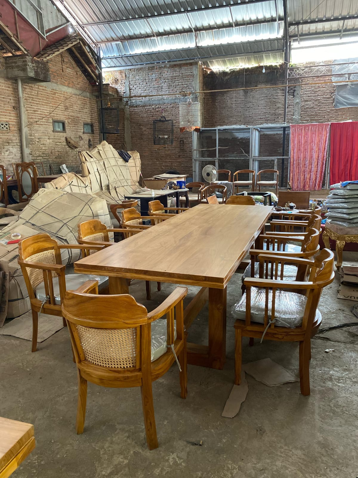 Meja Makan Kayu Tebal